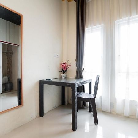 Hotel Reddoorz Syariah Near Minangkabau International Aiport à Padang  Extérieur photo