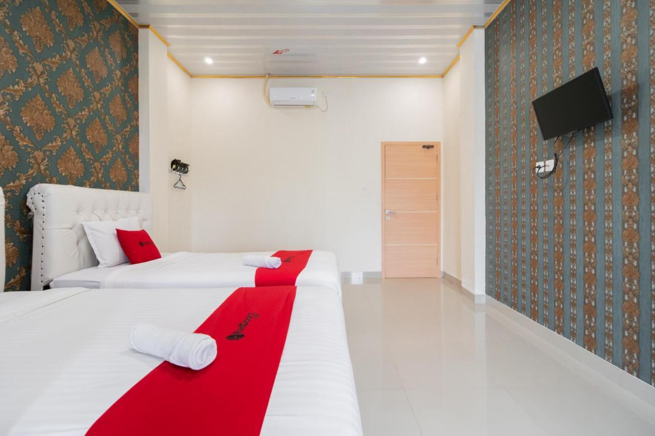 Hotel Reddoorz Syariah Near Minangkabau International Aiport à Padang  Extérieur photo