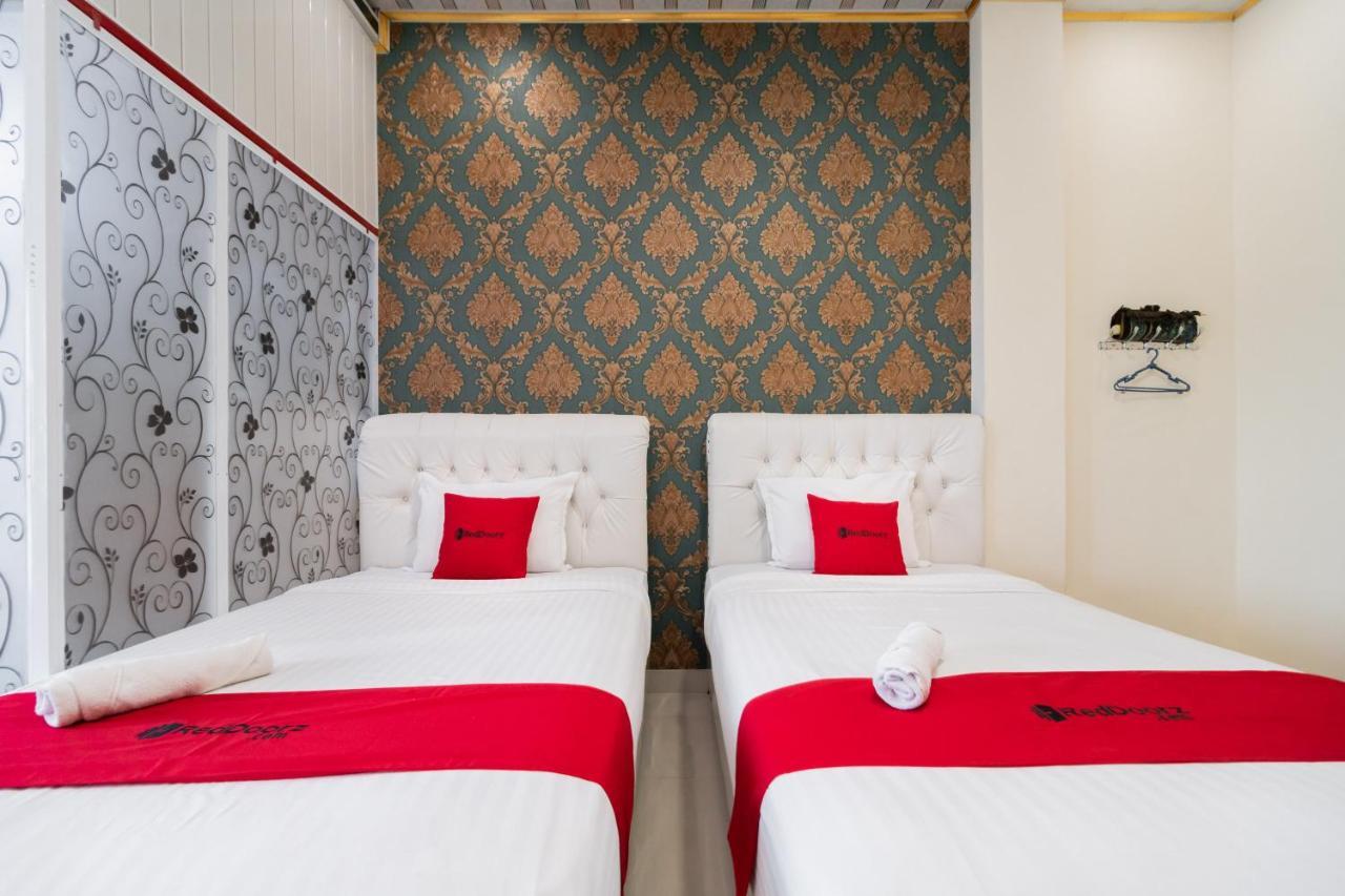 Hotel Reddoorz Syariah Near Minangkabau International Aiport à Padang  Extérieur photo