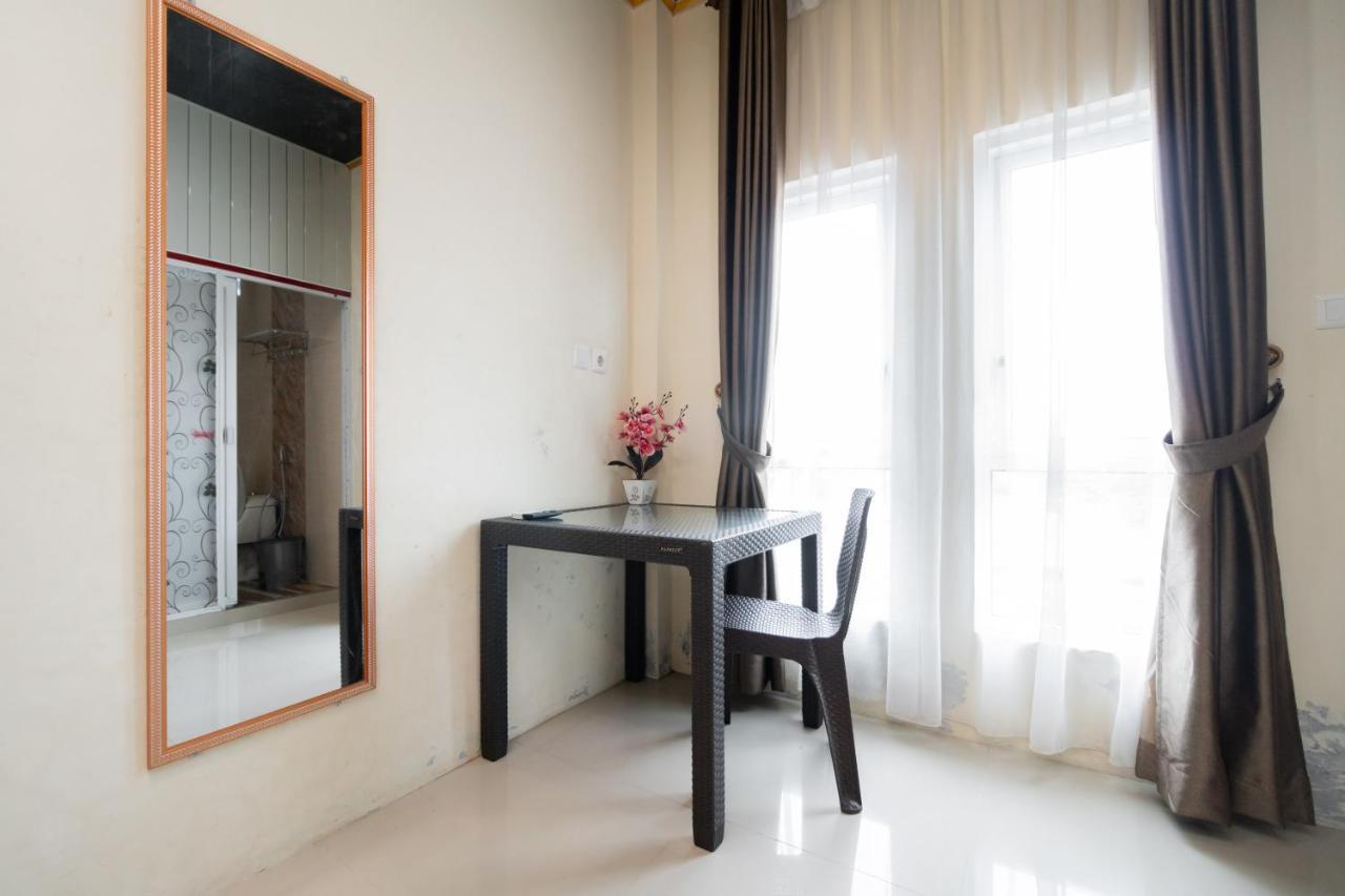 Hotel Reddoorz Syariah Near Minangkabau International Aiport à Padang  Extérieur photo