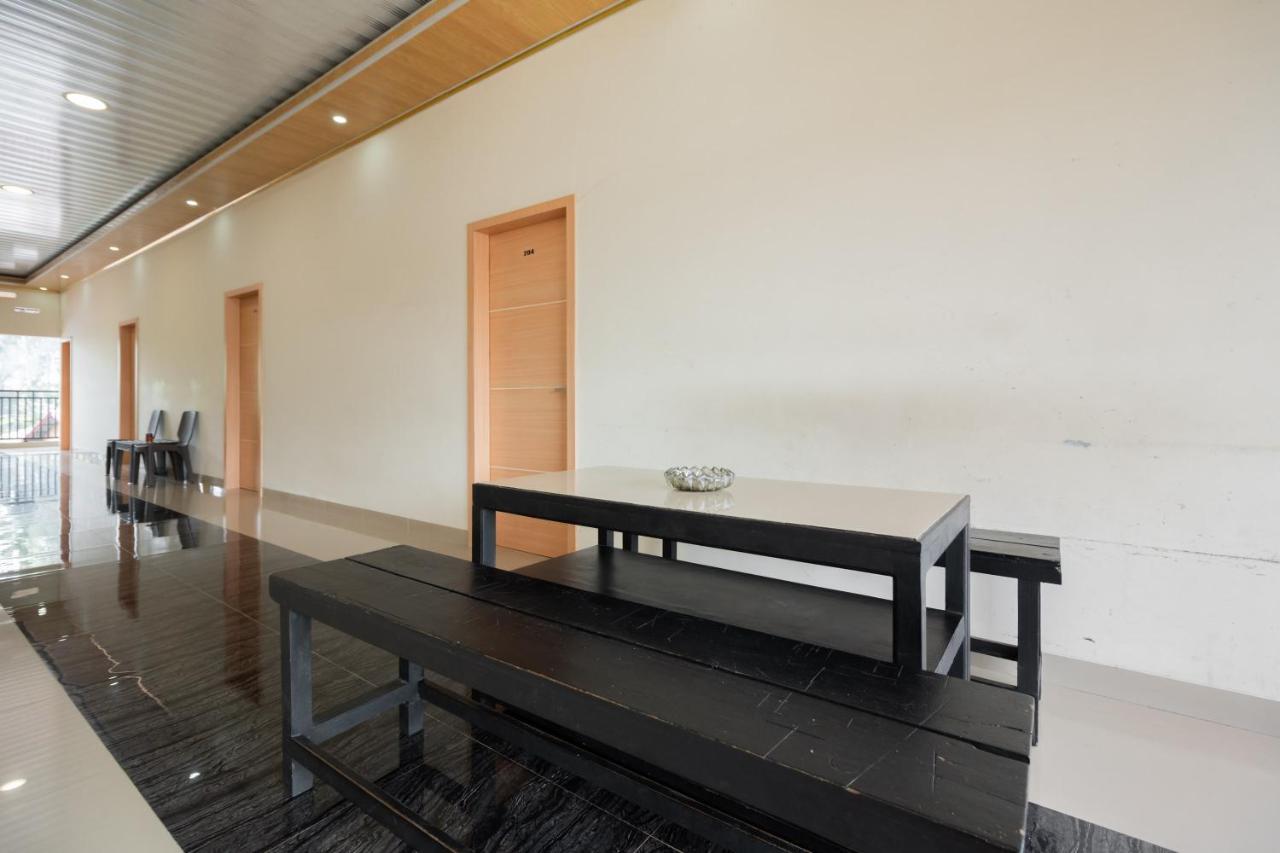 Hotel Reddoorz Syariah Near Minangkabau International Aiport à Padang  Extérieur photo